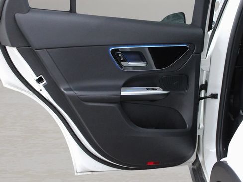 Used 2025 Mercedes-Benz GLC 300 image 24