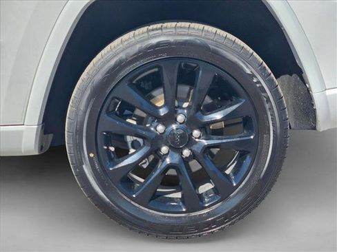 Used 2020 Jeep Grand Cherokee Altitude RWD image 30