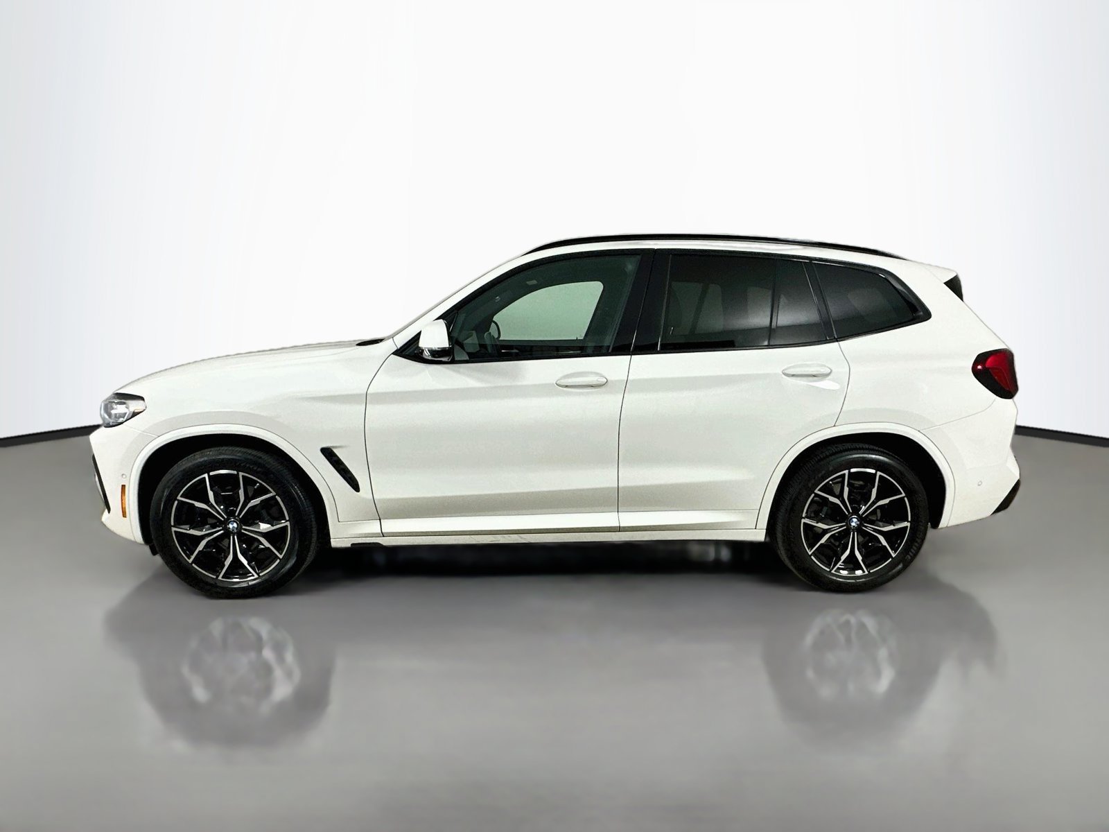 Used 2024 BMW X3 xDrive30i w/ Premium Package AWD/4WD image 8