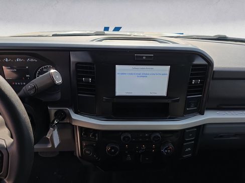 Used 2025 Ford F350 XLT AWD/4WD image 11
