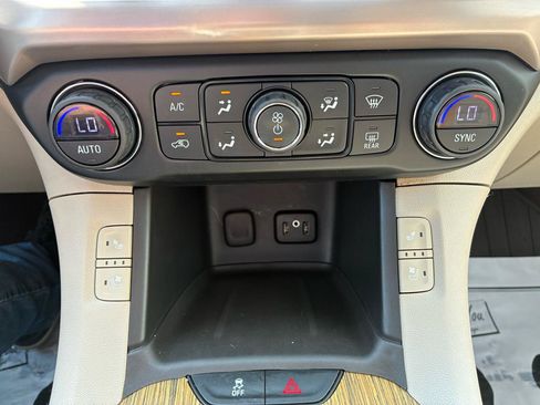 Used 2017 GMC Acadia Denali w/ Technology Package FWD image 23
