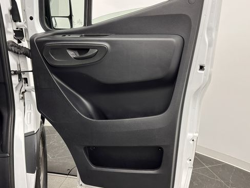 Used 2022 Mercedes-Benz Sprinter 1500 image 26
