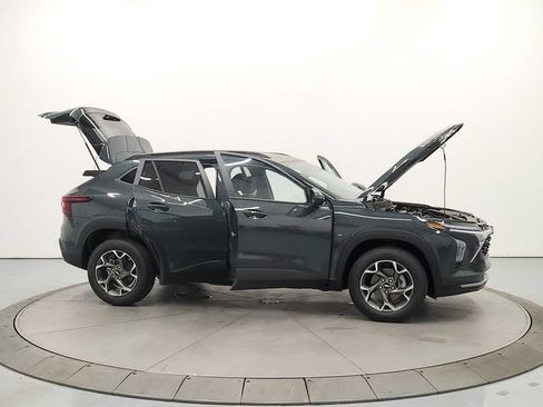 New 2026 Chevrolet Trax LT w/ LT Convenience Package FWD image 16