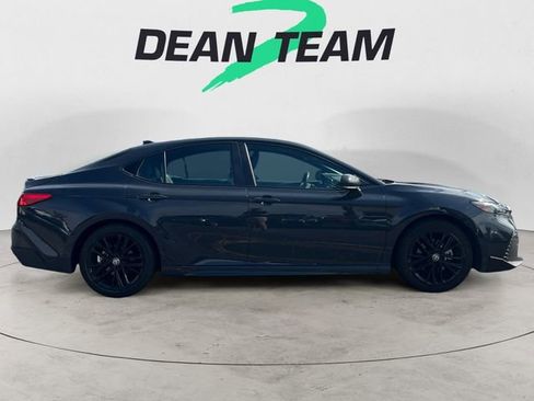 Used 2025 Toyota Camry SE image 9