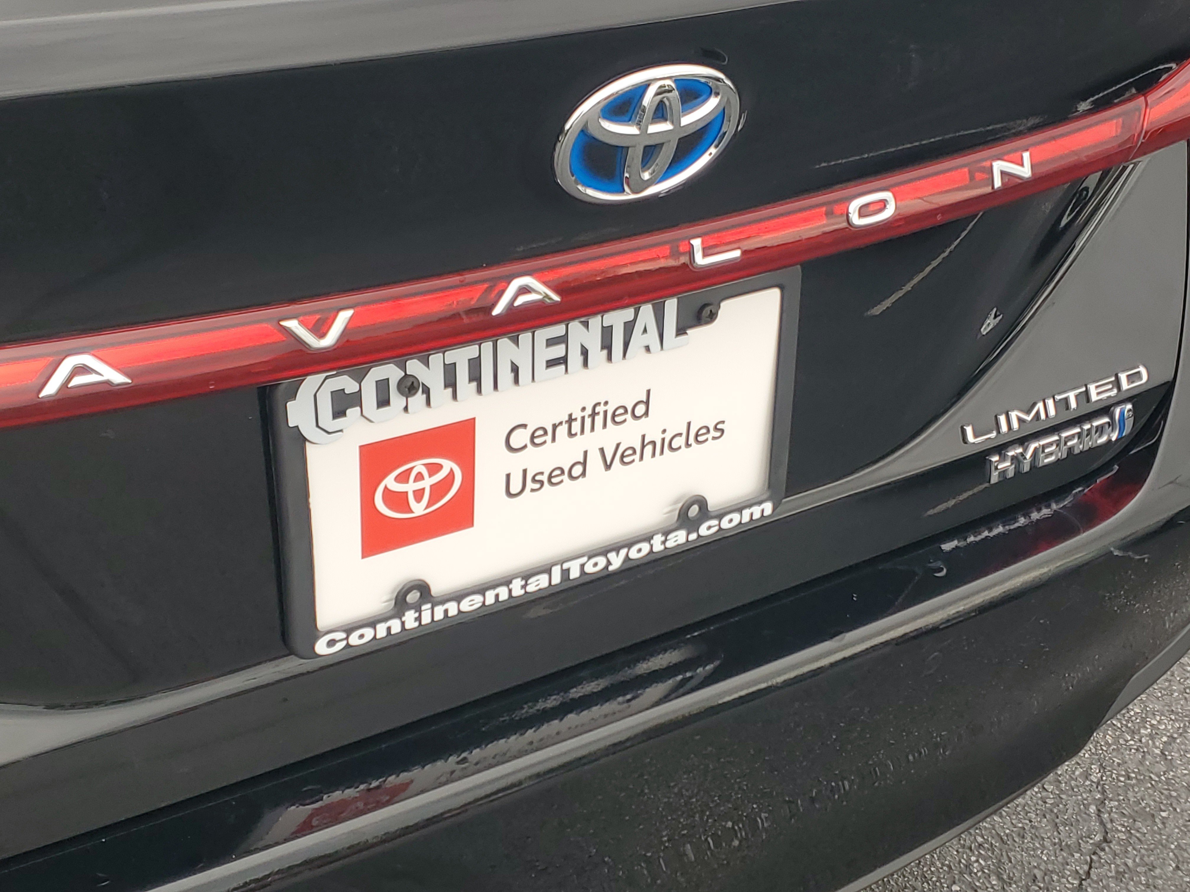 Certified 2020 Toyota Avalon Limited w/ Advanced Safety Package FWD image 9