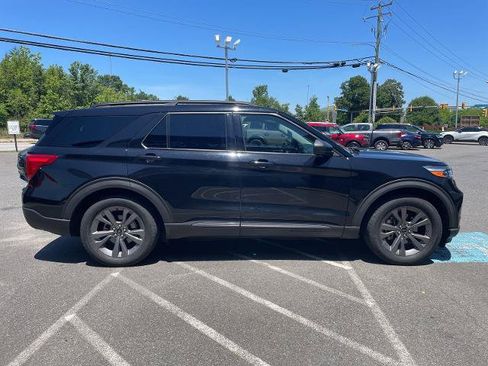 Certified 2021 Ford Explorer XLT w/ Equipment Group 202A RWD image 2