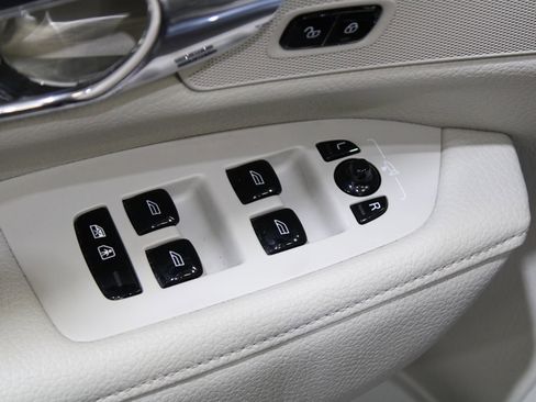 Used 2017 Volvo S90 T6 Momentum w/ Vision Package image 22