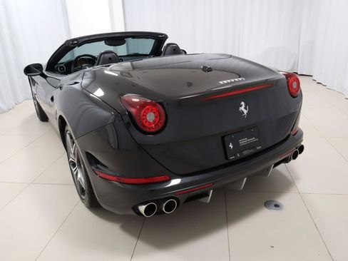 Used 2016 Ferrari California T RWD image 13