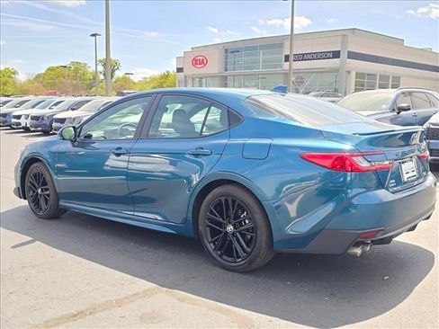 Used 2025 Toyota Camry SE w/ Convenience Package image 5