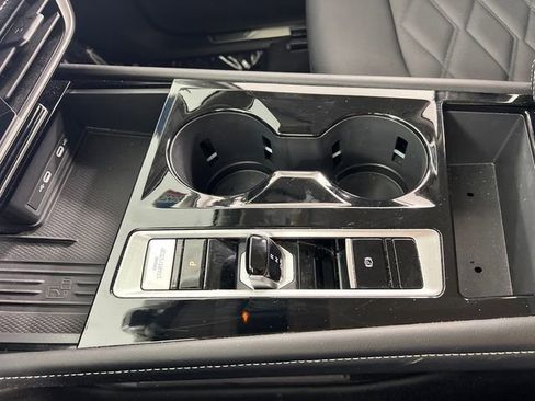 Used 2025 Volkswagen Atlas SE image 23