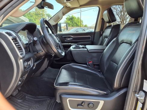 Used 2019 RAM 1500 Laramie AWD/4WD image 15