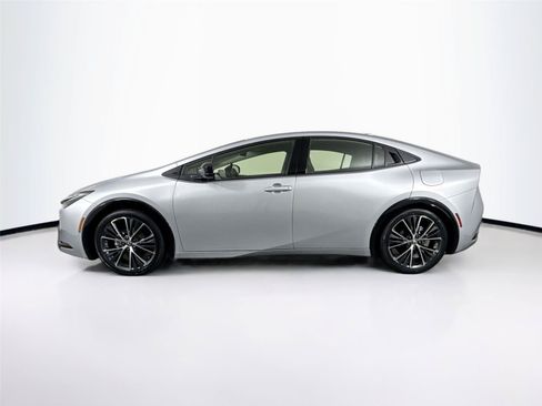 Certified 2025 Toyota Prius XLE FWD image 14