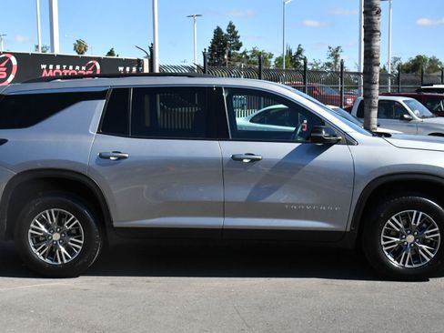 Used 2024 Chevrolet Traverse LT FWD image 9