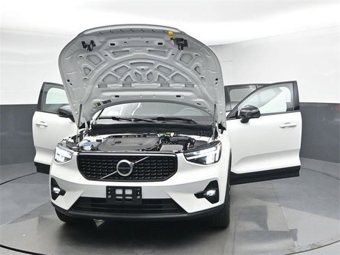 Used 2023 Volvo XC40 B5 Plus w/ Protection Package Premier image 53