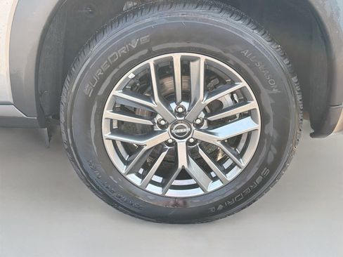 Used 2024 Nissan Rogue S AWD/4WD image 32