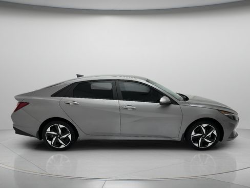Used 2023 Hyundai Elantra SEL w/ Convenience Package FWD image 6