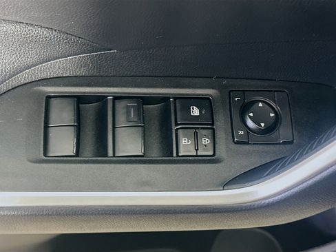 Used 2025 Toyota RAV4 LE AWD/4WD image 15