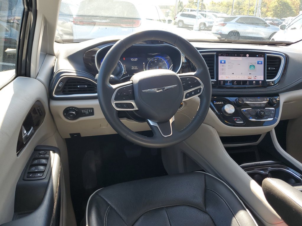 Certified 2023 Chrysler Pacifica Limited FWD image 11