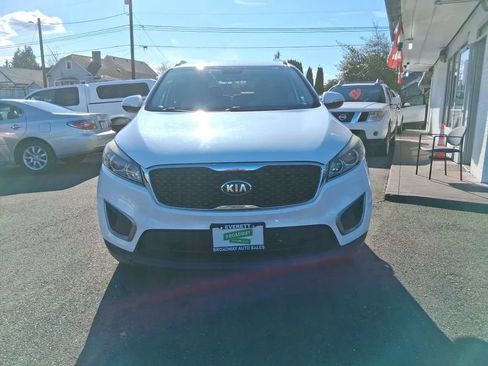 Used 2017 Kia Sorento AWD image 2