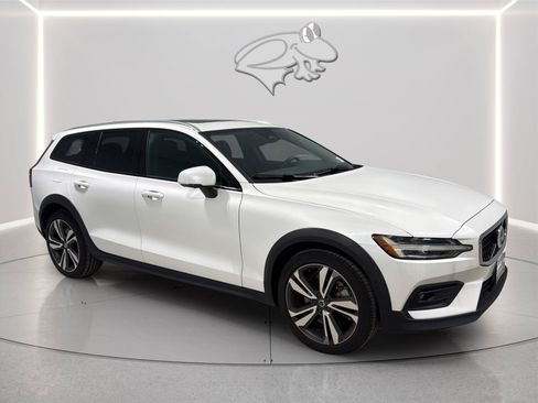 Used 2025 Volvo V60 B5 Cross Country Plus AWD/4WD image 7