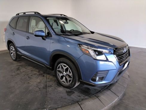Used 2023 Subaru Forester Premium image 4