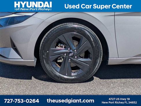 Used 2023 Hyundai Elantra SEL w/ Preferred Accessory Package image 10