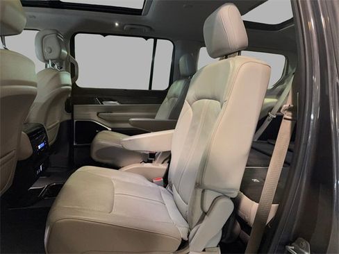 Used 2022 Jeep Wagoneer Series III w/ Premium Group I image 28