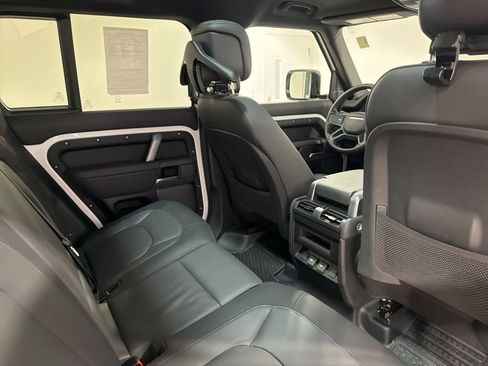 Used 2023 Land Rover Defender 110 X-Dynamic SE image 27