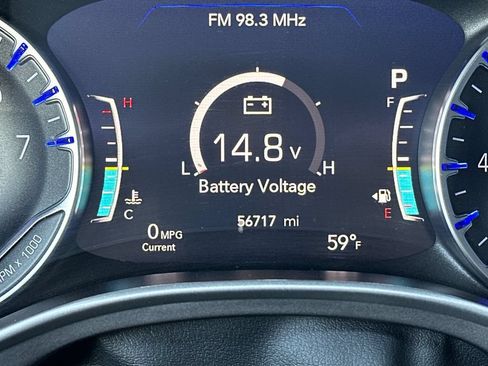 Used 2024 Chrysler Pacifica Touring-L FWD image 31