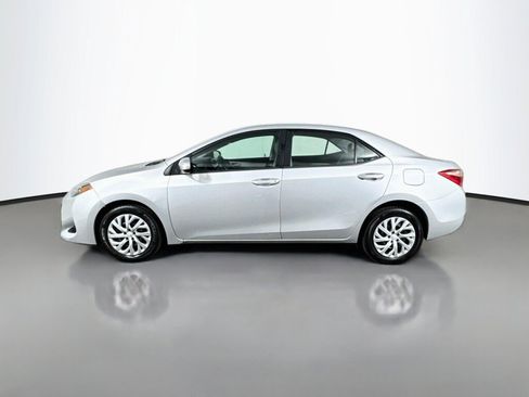 Used 2018 Toyota Corolla LE w/ Carpet Mat Package (TMS) FWD image 2