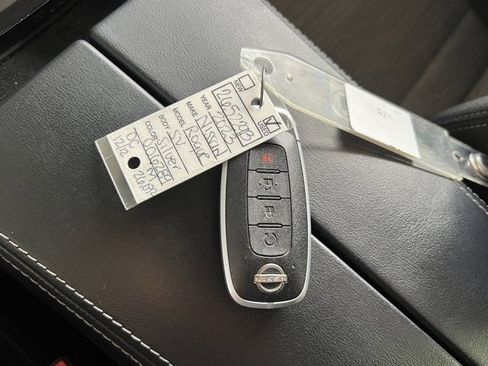 Used 2023 Nissan Rogue SV image 15