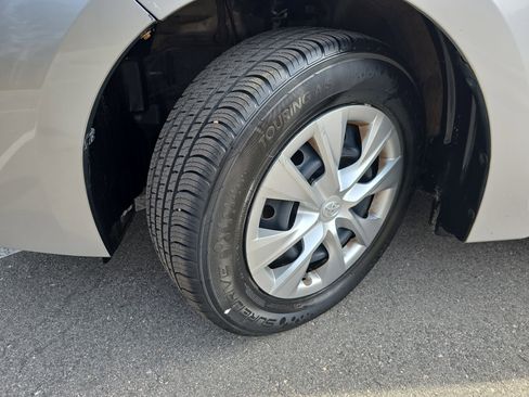 Used 2018 Toyota Corolla L image 33