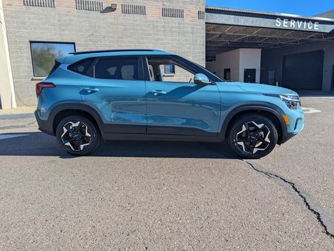 Used 2025 Kia Seltos EX w/ EX Sunroof Package image 2