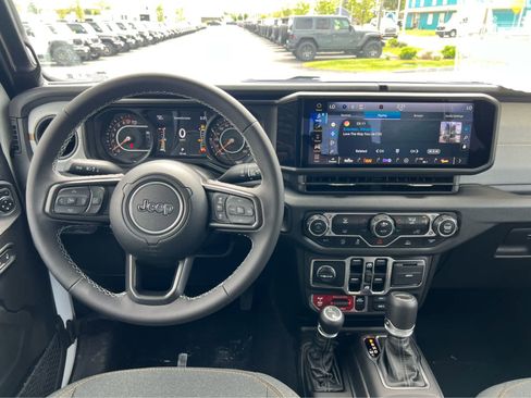 New 2025 Jeep Gladiator Sport image 13