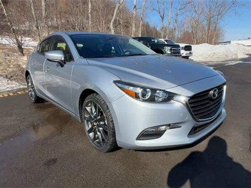Used 2018 MAZDA MAZDA3 Touring image 2