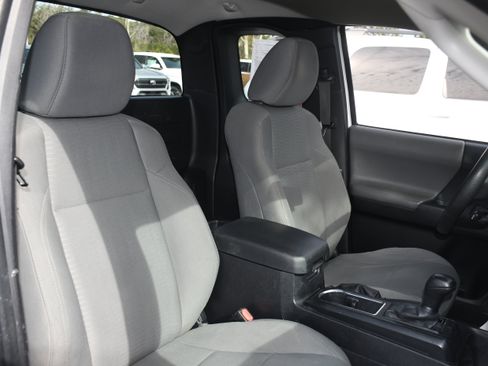 Used 2017 Toyota Tacoma SR image 19