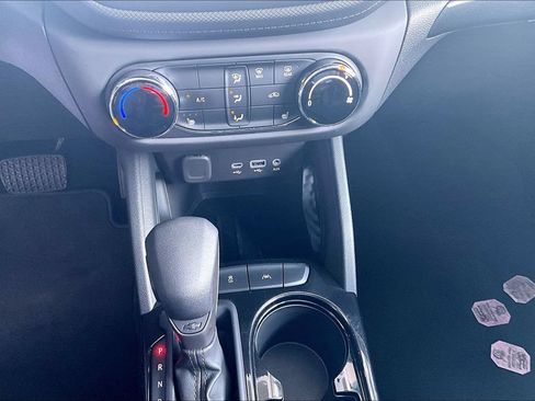 Used 2023 Chevrolet TrailBlazer LT FWD image 11