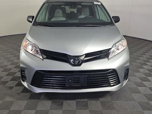 Used 2020 Toyota Sienna L FWD image 3