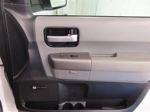 Used 2014 Toyota Sequoia Limited image 37