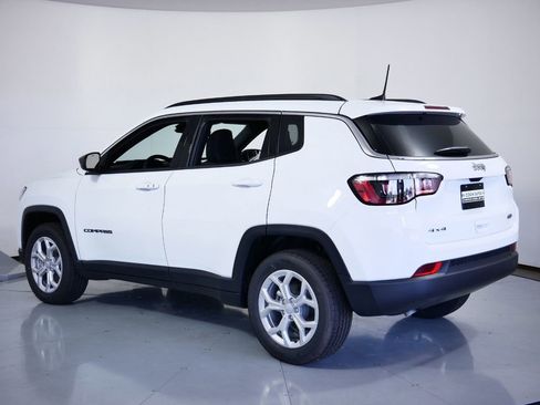 Used 2024 Jeep Compass Latitude image 13