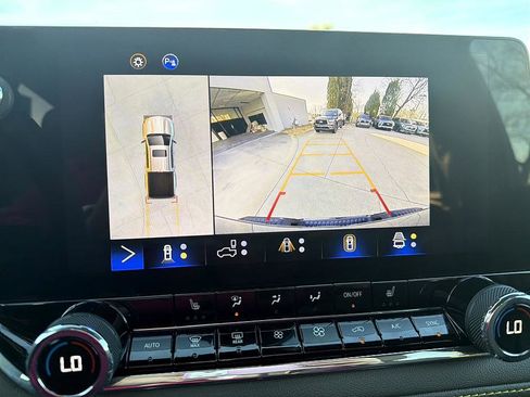 Used 2024 Chevrolet Colorado ZR2 w/ Technology Package image 15