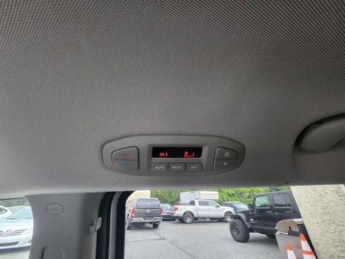 Used 2017 Kia Sedona EX FWD image 23