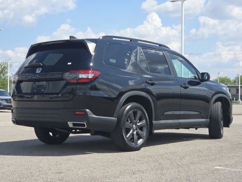 Used 2025 Honda Pilot Sport image 18