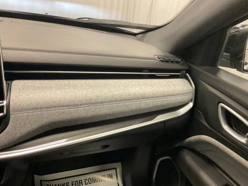 Used 2023 Jeep Compass Latitude w/ Convenience Group AWD/4WD image 28
