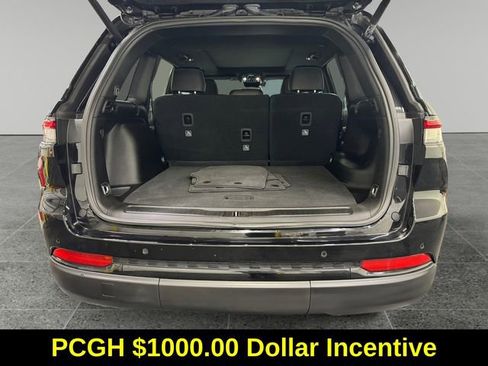 Used 2024 Jeep Grand Cherokee Limited w/ Black Appearance Package image 13