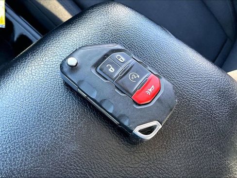 Used 2023 Jeep Gladiator Sport AWD/4WD image 32