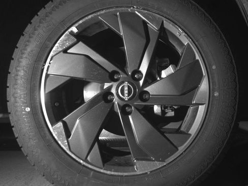 Used 2025 Nissan Rogue SV image 13