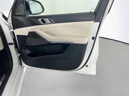 Certified 2024 BMW X7 M60i w/ M Sport Professional Package image 28