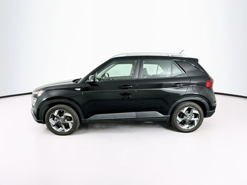 Used 2025 Hyundai Venue SEL FWD image 4