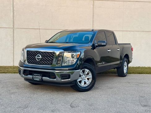 Used 2018 Nissan Titan SV AWD/4WD image 2